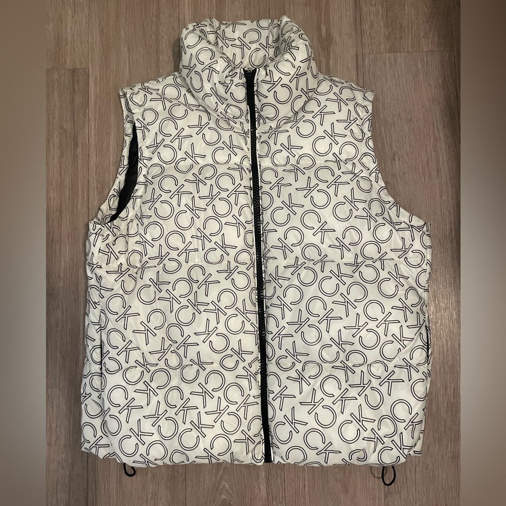 NWOT Calvin Klein Monogram Puffer Vest in White